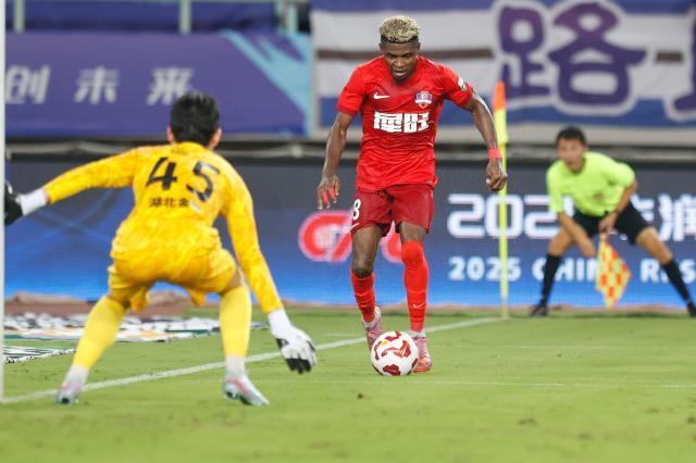 开云app-【中超】恩戈姆重炮制胜 梅州2比1客胜三镇12轮首胜