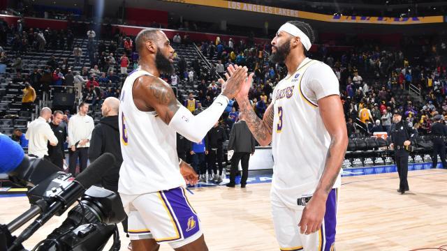 LeBron James Anthony Davis Lakers 121122.jpg