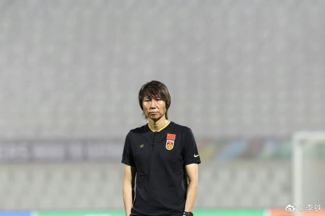 开云app-李铁：20年从国脚到国足主帅 微笑面对成功或失败