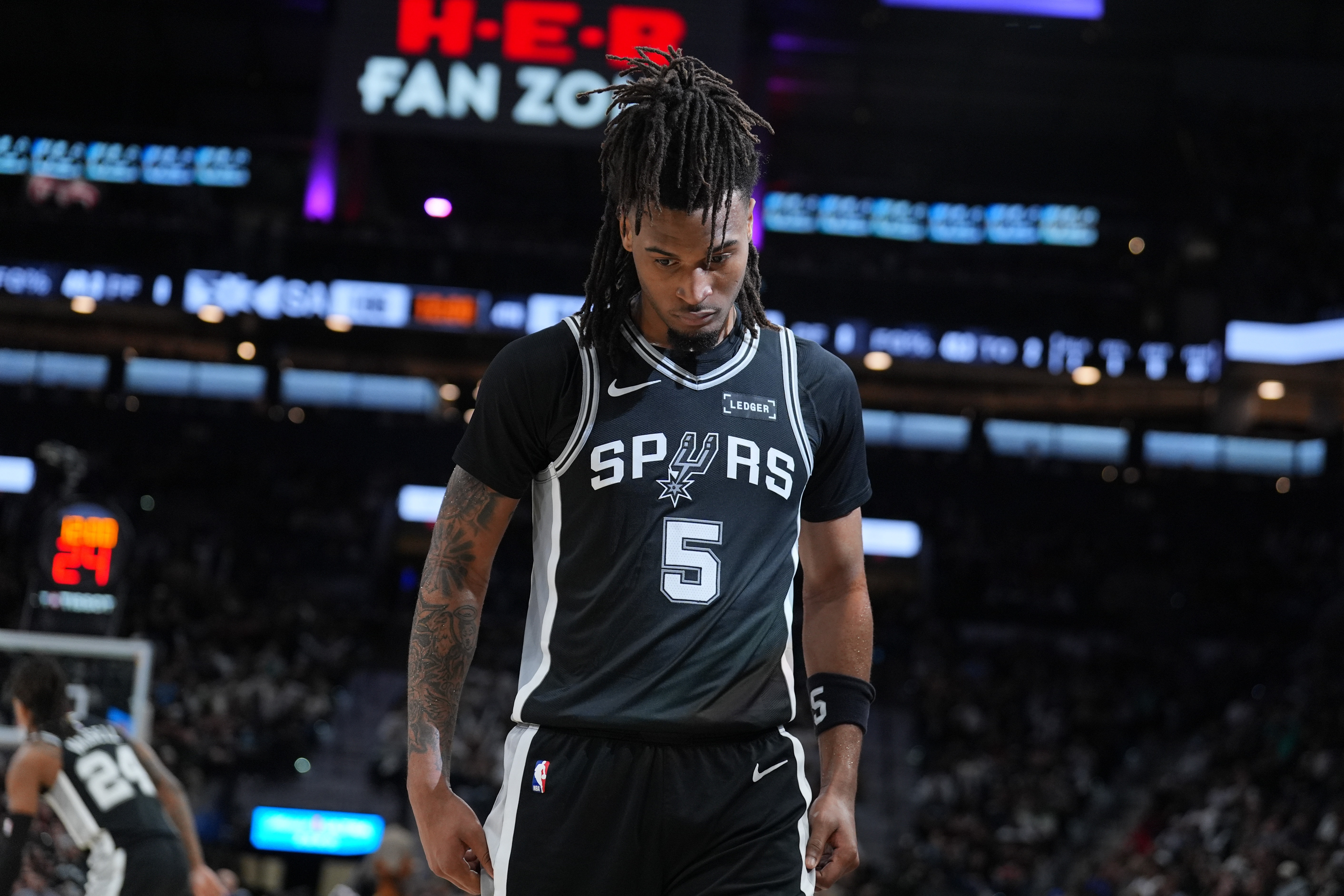 Lowe：我太喜欢卡斯尔了 若我有球队我愿意出6个首轮签换他